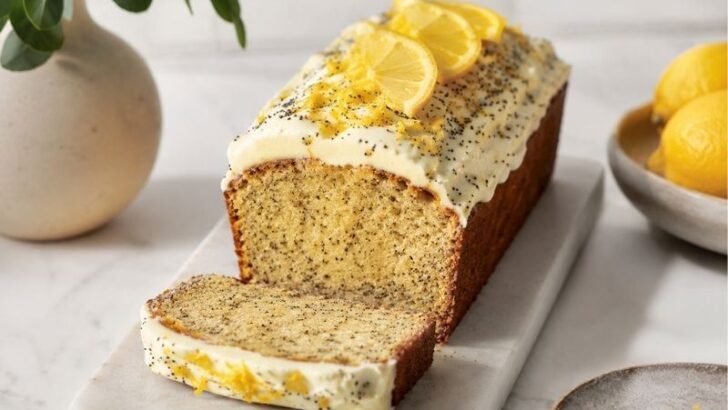 Limon Soslu Haşhaşlı Kek Tarifi