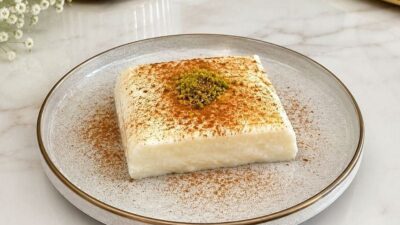 Pastane Usulü Kremalı Tavuk Göğsü Tatlısı Tarifi
