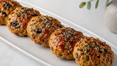 Pizza Tadında Yulaflı Poğaça Tarifi
