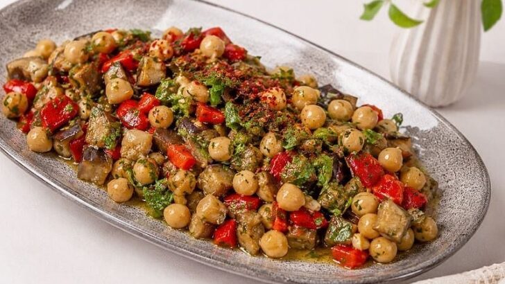 Pratik Közlenmiş Patlıcanlı Nohut Salatası Tarifi