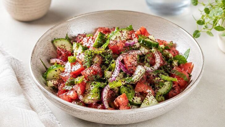 Sumaklı İstanbul Salatası Tarifi
