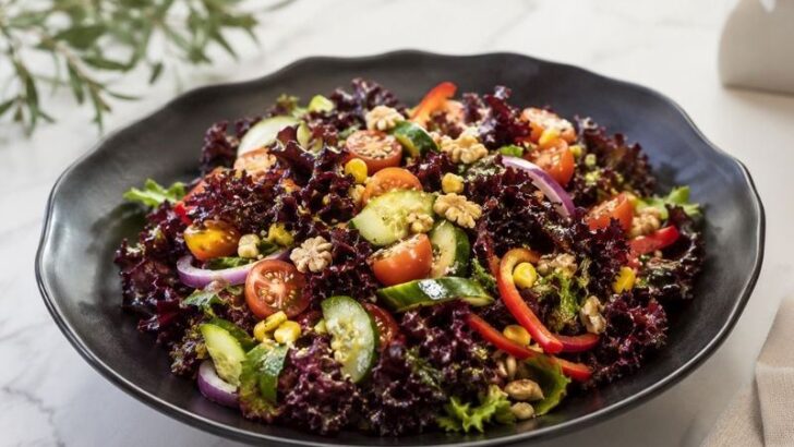 Taptaze Mor Kıvırcıklı Salata Tarifi