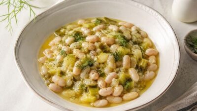 Zeytinyağlı Pırasalı Kuru Fasulye Tarifi