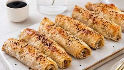 Etli Patlıcanlı Tahinli Börek Tarifi