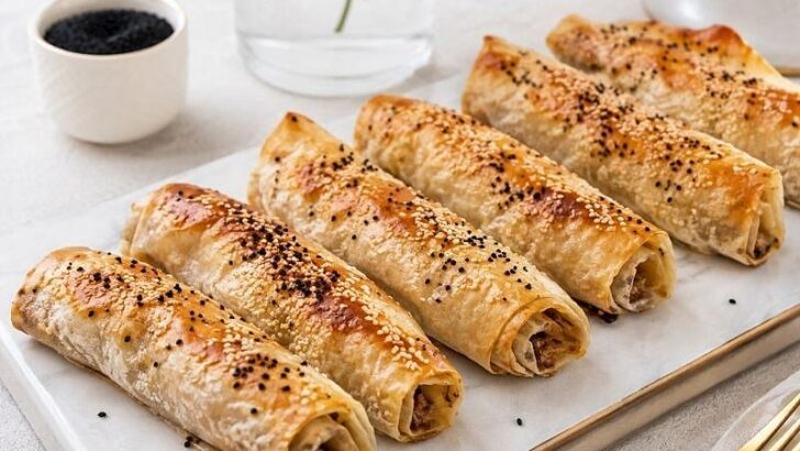 Etli Patlıcanlı Tahinli Börek Tarifi