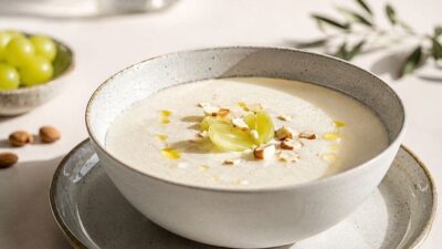 Ajo Blanco (İspanyol Badem Çorbası) Tarifi