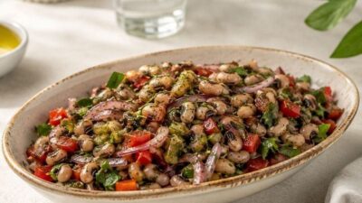 Sumaklı Kuru Börülce Piyazı Tarifi