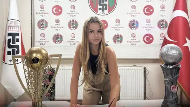 Turgutluspor’un yeni teknik yöneticisi 22 yaşındaki Zeynep Mestan oldu